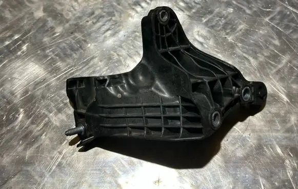 Peugeot 308 Engine mounting bracket 9815492580 9813294580