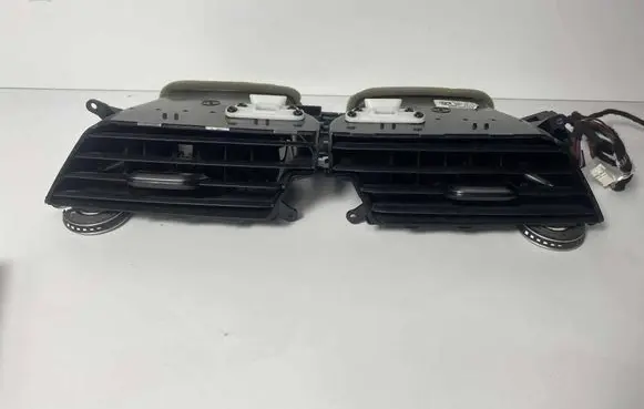 BMW 7 G11 G12 Dash center air vent grill 932995408 11022016 0949408