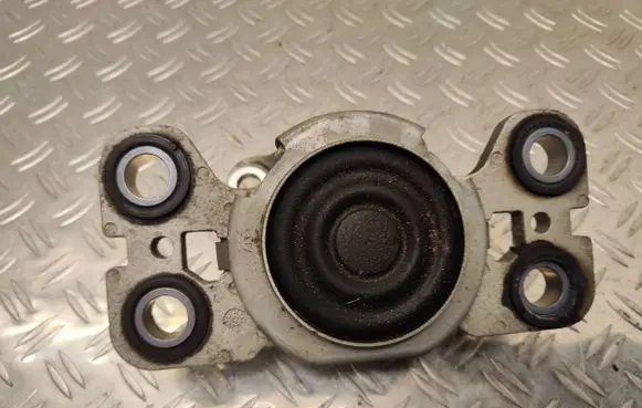 Volvo V60 Engine mount bracket 31316875