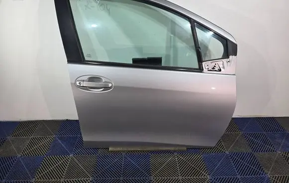 Toyota Yaris Front door PAINTCODE1F7