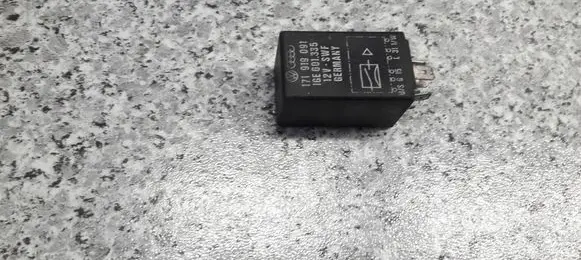 Volkswagen Golf I Steering rack control module 
