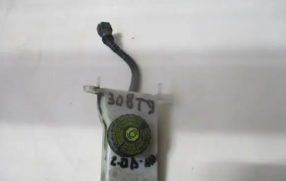 Peugeot 308 Brake fluid reservoir 9807651580