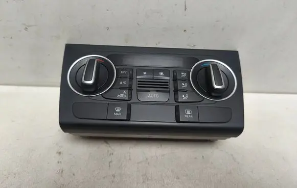 Audi Q3 8U Climate control unit 8U0820043F