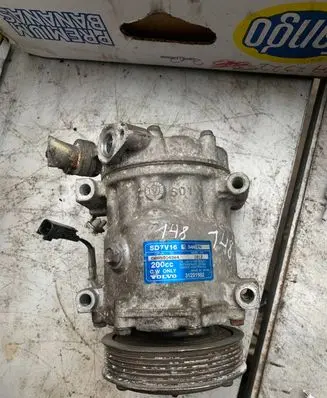 Renault Megane I Air conditioning (A/C) compressor (pump) SD7V16