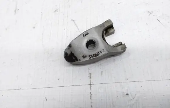 Audi A8 S8 D4 4H Fuel Injector clamp holder 059216J