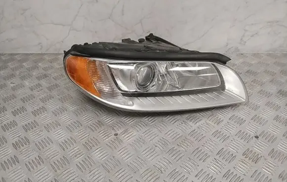 Volvo V70 Headlight/headlamp 31383541