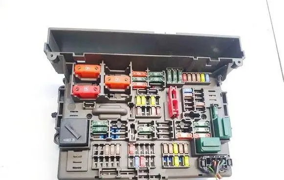 BMW X1 E84 Fuse box set 10688710