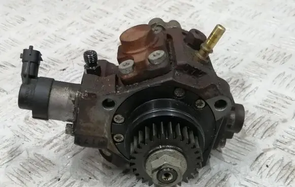Renault Laguna III Fuel injection high pressure pump 8200934657 9699395 0445010223