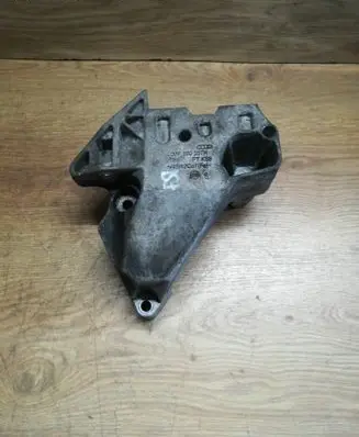 Skoda Octavia Mk2 (1Z) Engine mounting bracket 06F199207H