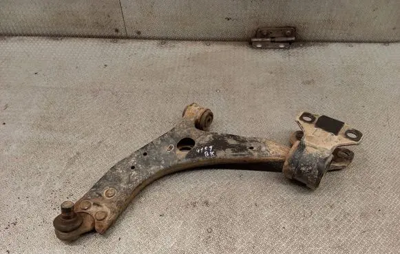 Ford Focus Front lower control arm/wishbone