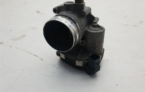 BMW 2 F22 F23 Throttle valve 7588625 3890008282 A2C83786800