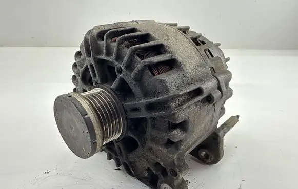 Volkswagen PASSAT B7 Generator/alternator 03C903023T