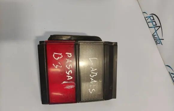 Volkswagen PASSAT B3 Tailgate rear/tail lights 357945108