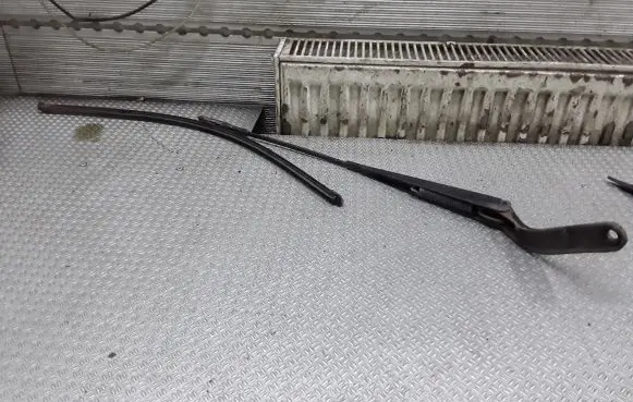 Mercedes-Benz Sprinter W906 Windshield/front glass wiper blade A9068200644