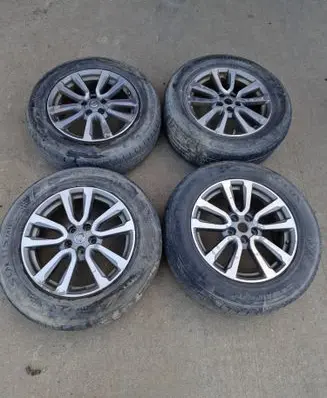 Nissan Pathfinder R52 R18 alloy rim