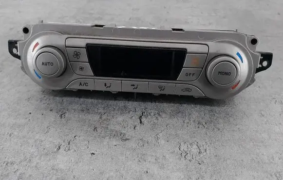 Ford Focus Climate control/heater control trim 7M5T18C612CE