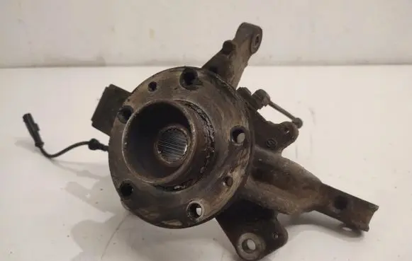 Renault Fluence Front wheel hub spindle knuckle