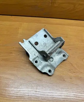 Radiator mount bracket
