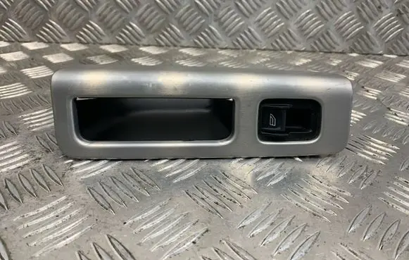 Volvo V50 Electric window control switch 8663819