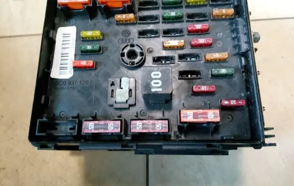 Volkswagen PASSAT B6 Fuse box set 3C0937125A NE56669