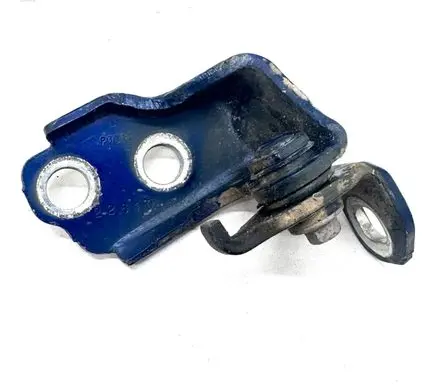 Ford Fusion II Front door lower hinge P001A