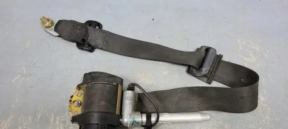 Mercedes-Benz E W124 Front seatbelt 1248600586