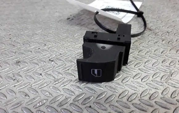Volkswagen Jetta VI Electric window control switch 7L6959855B