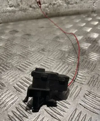 Fuel tank cap lock motor