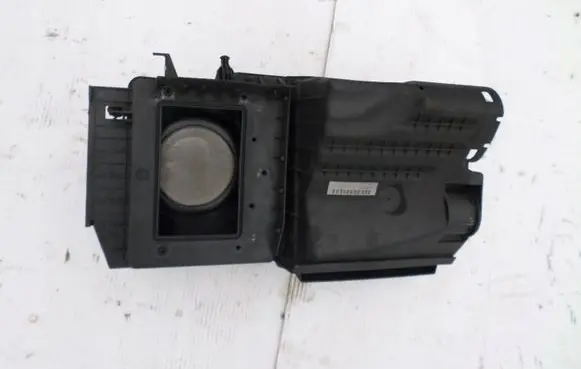 Volvo C70 Air filter box 30677532 30650076