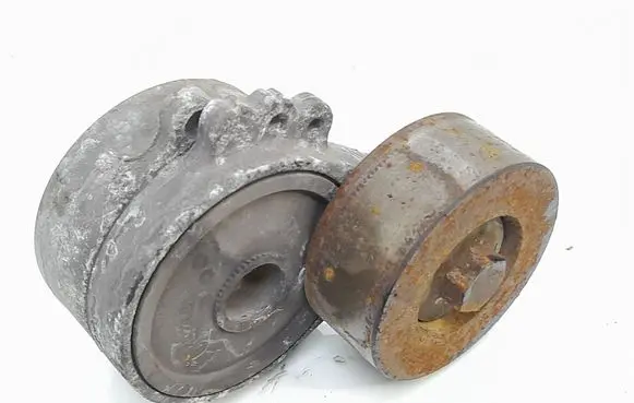 Suzuki Grand Vitara I Generator/alternator belt tensioner