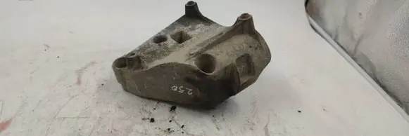 BMW 5 E60 E61 Engine mounting bracket