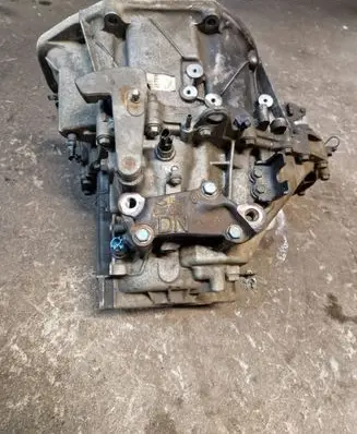 Renault Koleos I Manual 5 speed gearbox JY70D F001124