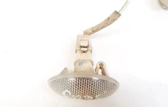 Front fender indicator light