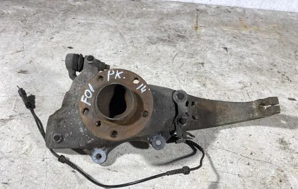 Front wheel hub spindle knuckle