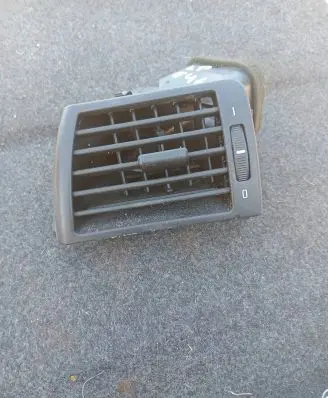 BMW 3 E46 Dash center air vent grill 8361897