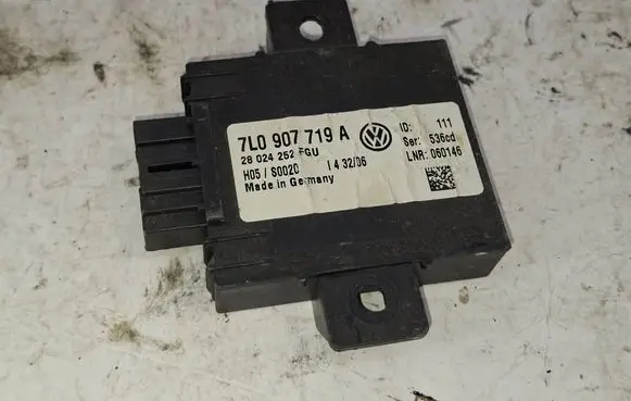 Volkswagen Touareg I Alarm control unit/module 7L0907719A 28024252F H05S0020