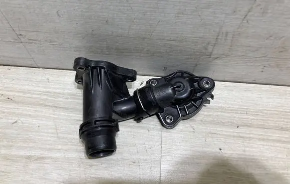 BMW 3 G20 G21 Thermostat housing 4127170