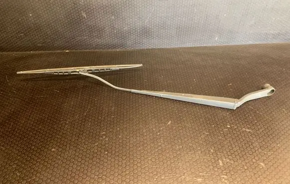 KIA Sorento Front wiper blade arm V9644