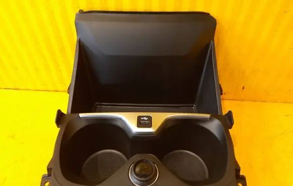 Cup holder front