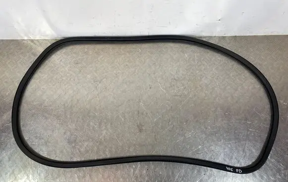 Volvo XC90 Front door rubber seal 