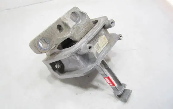 Volkswagen PASSAT B8 Engine mount bracket 3Q0199262J 14042017 ZFH17DB215T
