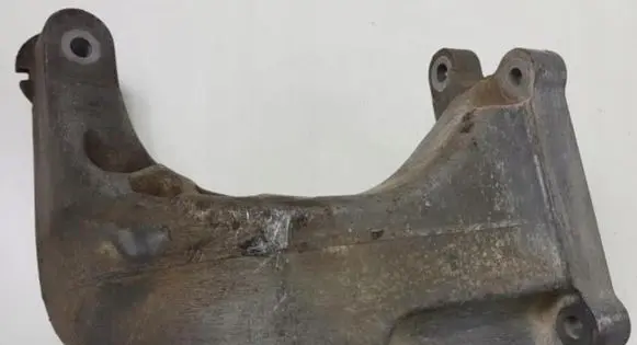 Mercedes-Benz C AMG W203 Engine mounting bracket A1122235104