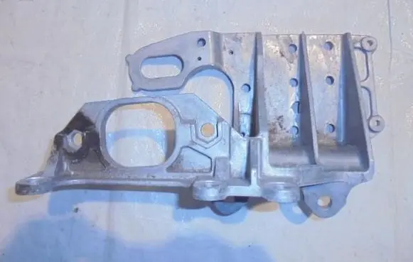 Nissan Qashqai Gearbox mounting bracket