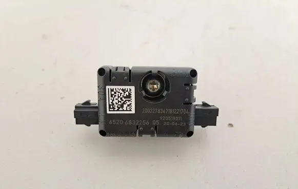BMW X6 G06 Aerial antenna amplifier 6832256
