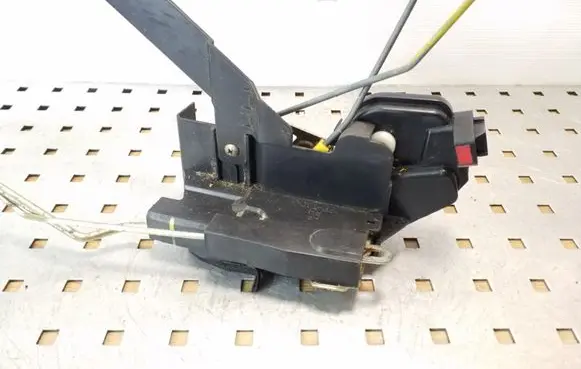 Hyundai Terracan Front door lock