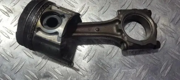 Opel Astra G Piston with connecting rod