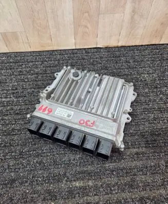 BMW 3 F30 F35 F31 Engine control unit/module 8693213 0261S18704 030777322