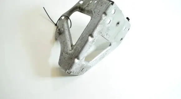 Audi A6 S6 C6 4F Fender mounting bracket 4F0821136A