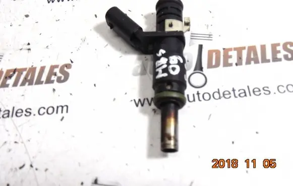 Mercedes-Benz S W221 Fuel injector A2720780249