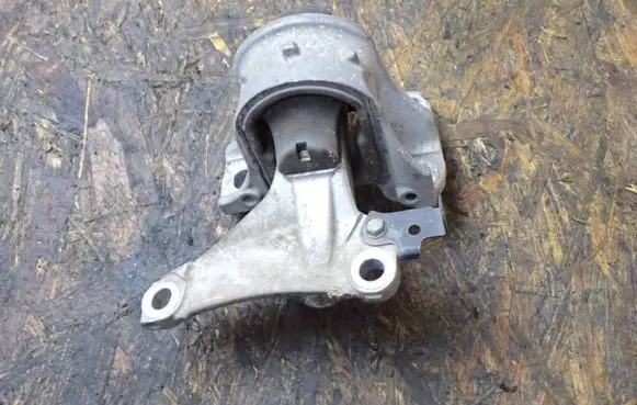 Honda Civic Engine mount vacuum valve
